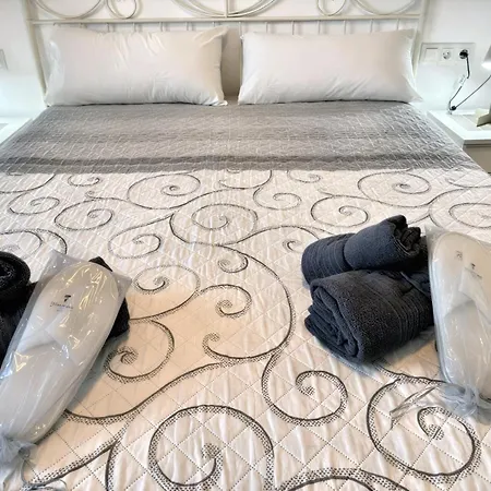 Lovely World - La Nogalera Apartment